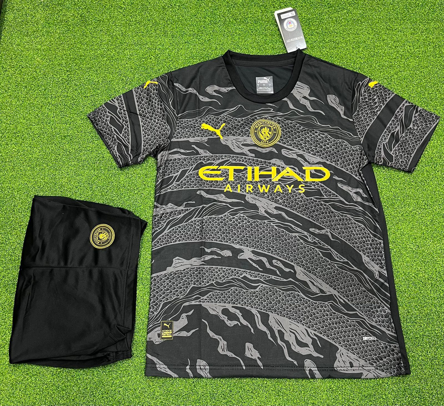 Manchester city jersey with shorts